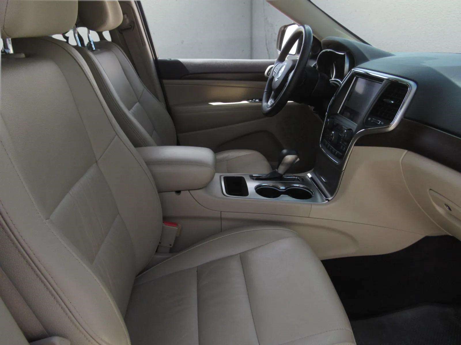 Used 2018 Jeep Grand Cherokee Laredo RWD image 8