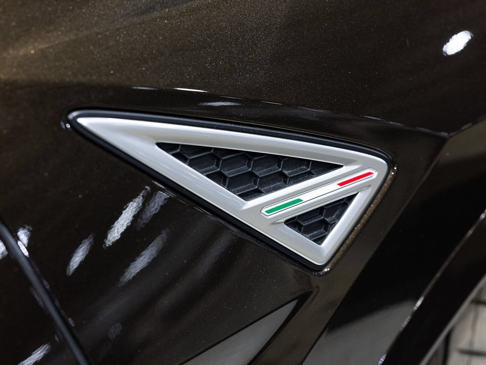 Used 2021 Lamborghini Urus AWD/4WD image 14