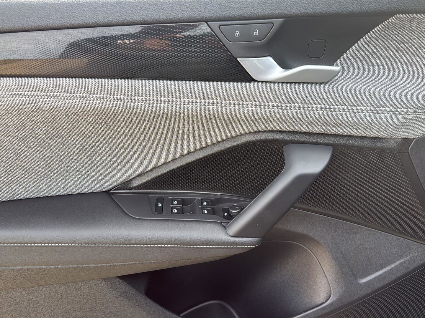 Certified 2025 Volkswagen Tiguan S image 11