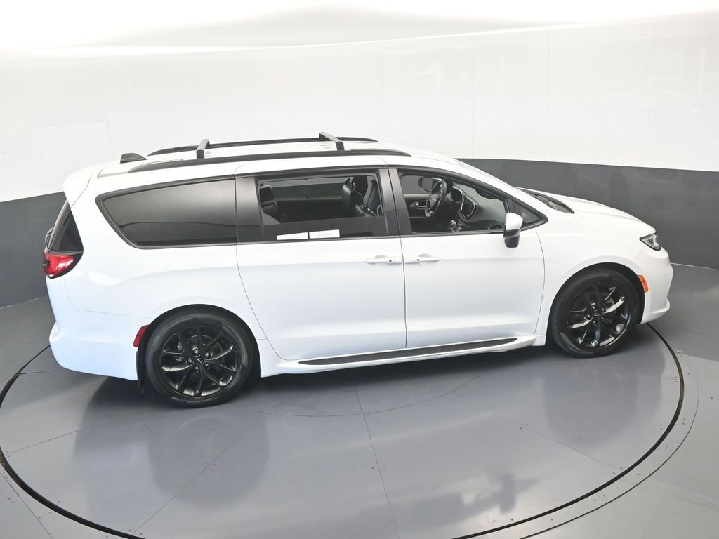 Used 2023 Chrysler Pacifica Touring-L w/ S Appearance Package image 55