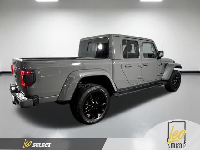 Used 2023 Jeep Gladiator Overland AWD/4WD image 2
