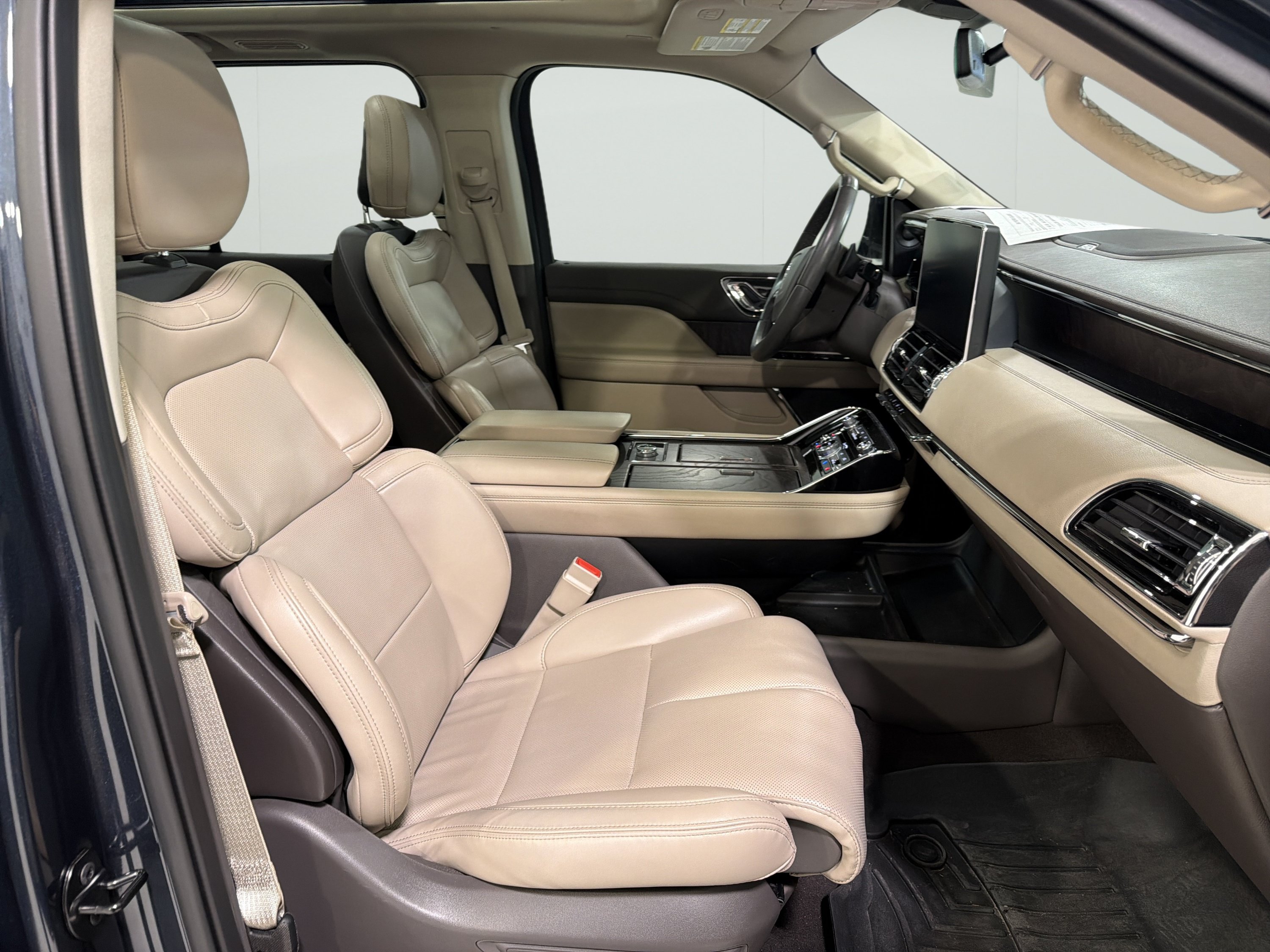 Used 2022 Lincoln Navigator 2WD image 14