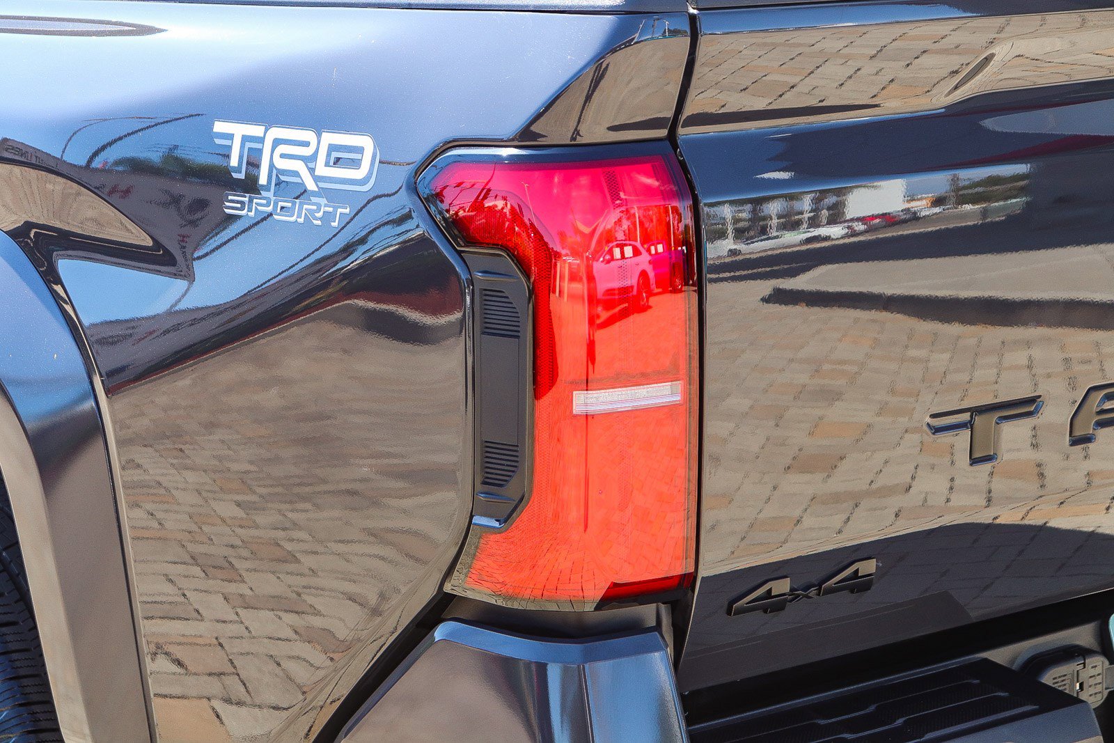 Used 2025 Toyota Tacoma TRD Sport image 11