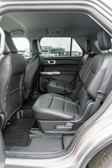 Used 2023 Ford Explorer XLT w/ Equipment Group 202A AWD/4WD image 11