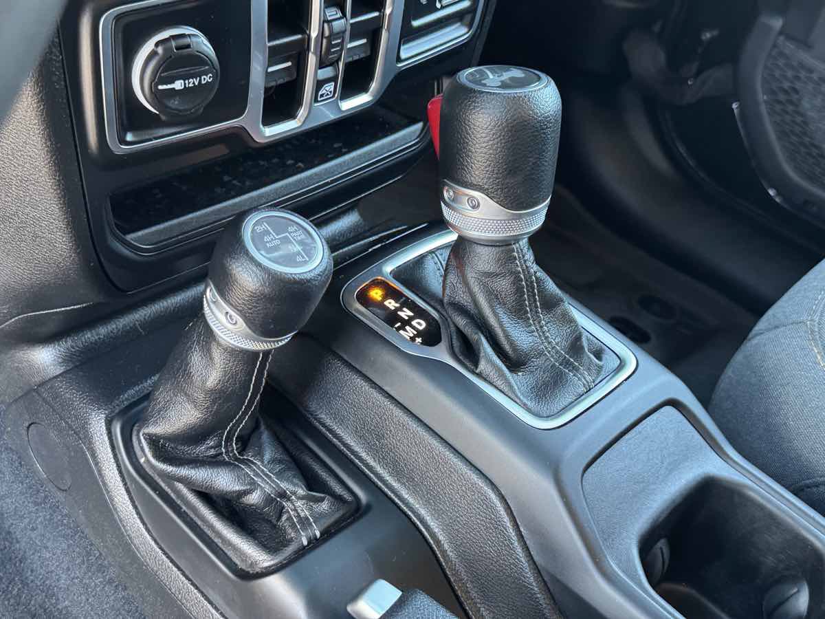 Used 2024 Jeep Wrangler Unlimited w/ Convenience Group AWD/4WD image 27