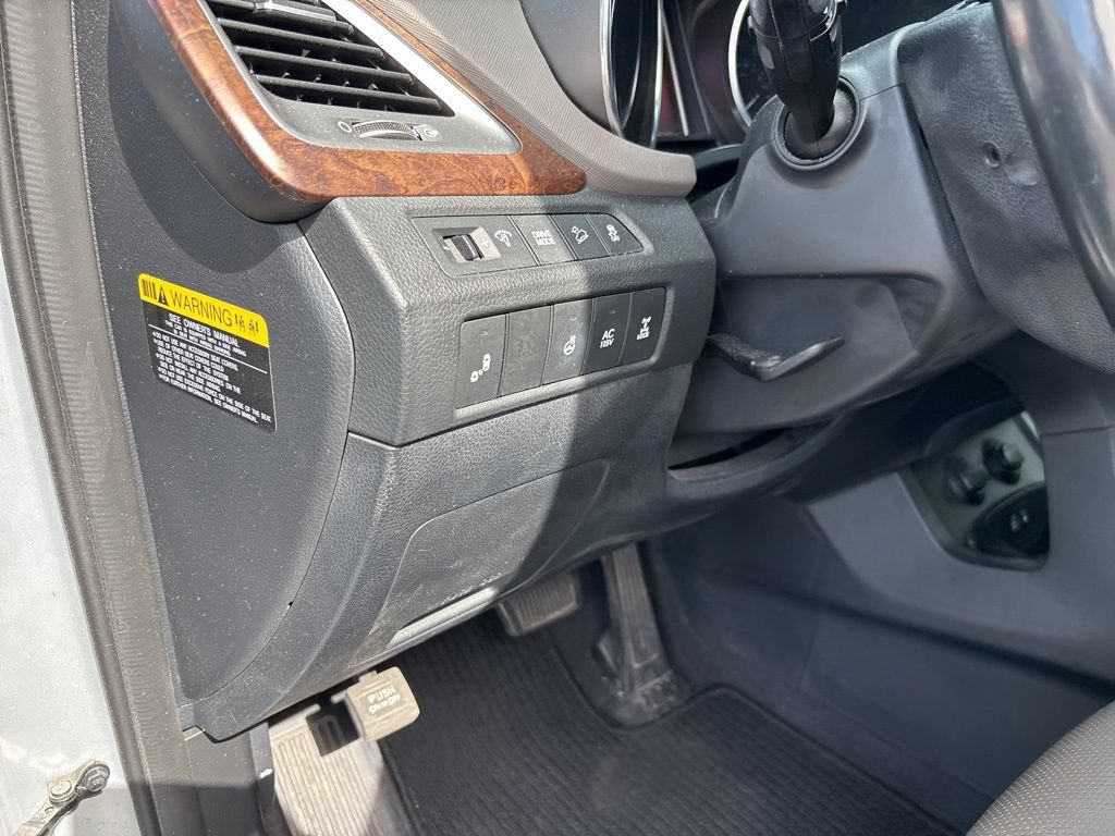 Used 2017 Hyundai Santa Fe Limited AWD/4WD image 6