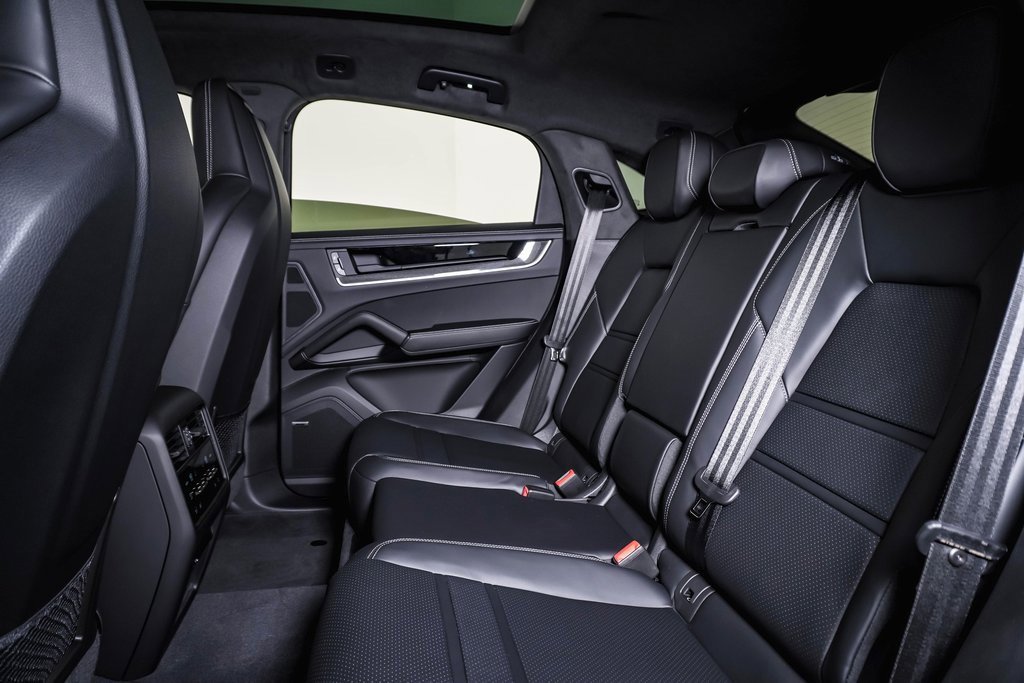 New 2025 Porsche Cayenne Turbo image 17