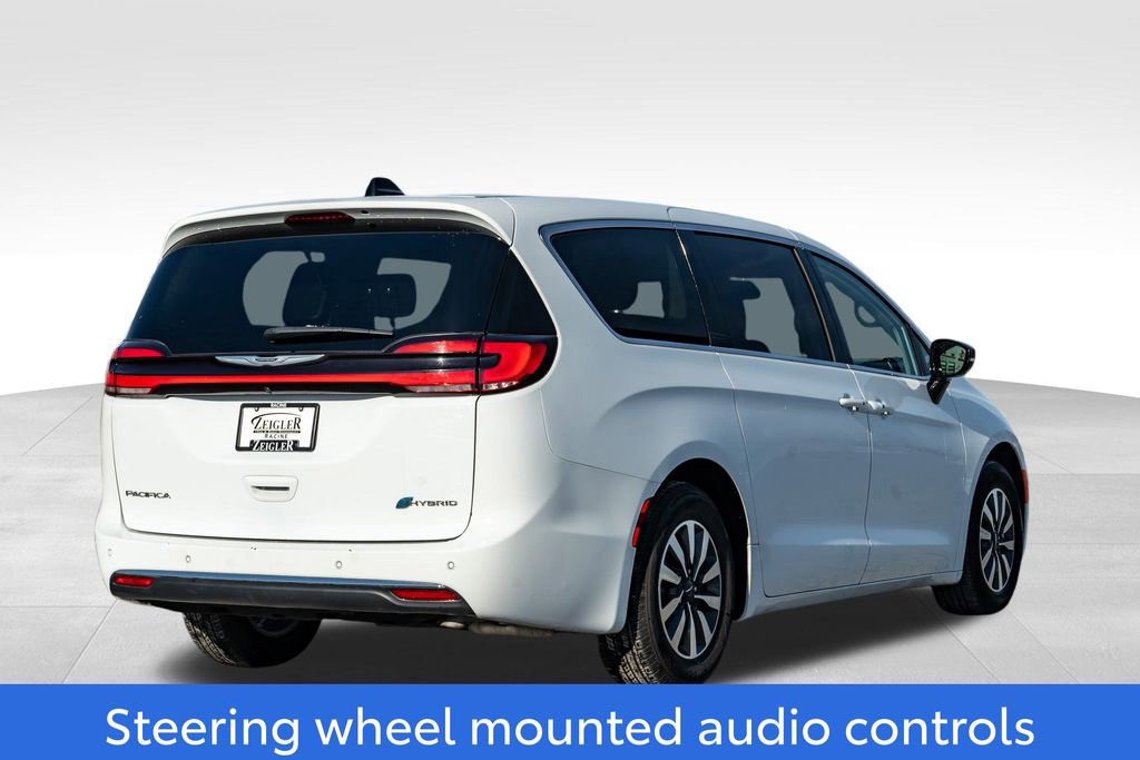 Used 2024 Chrysler Pacifica Select image 7