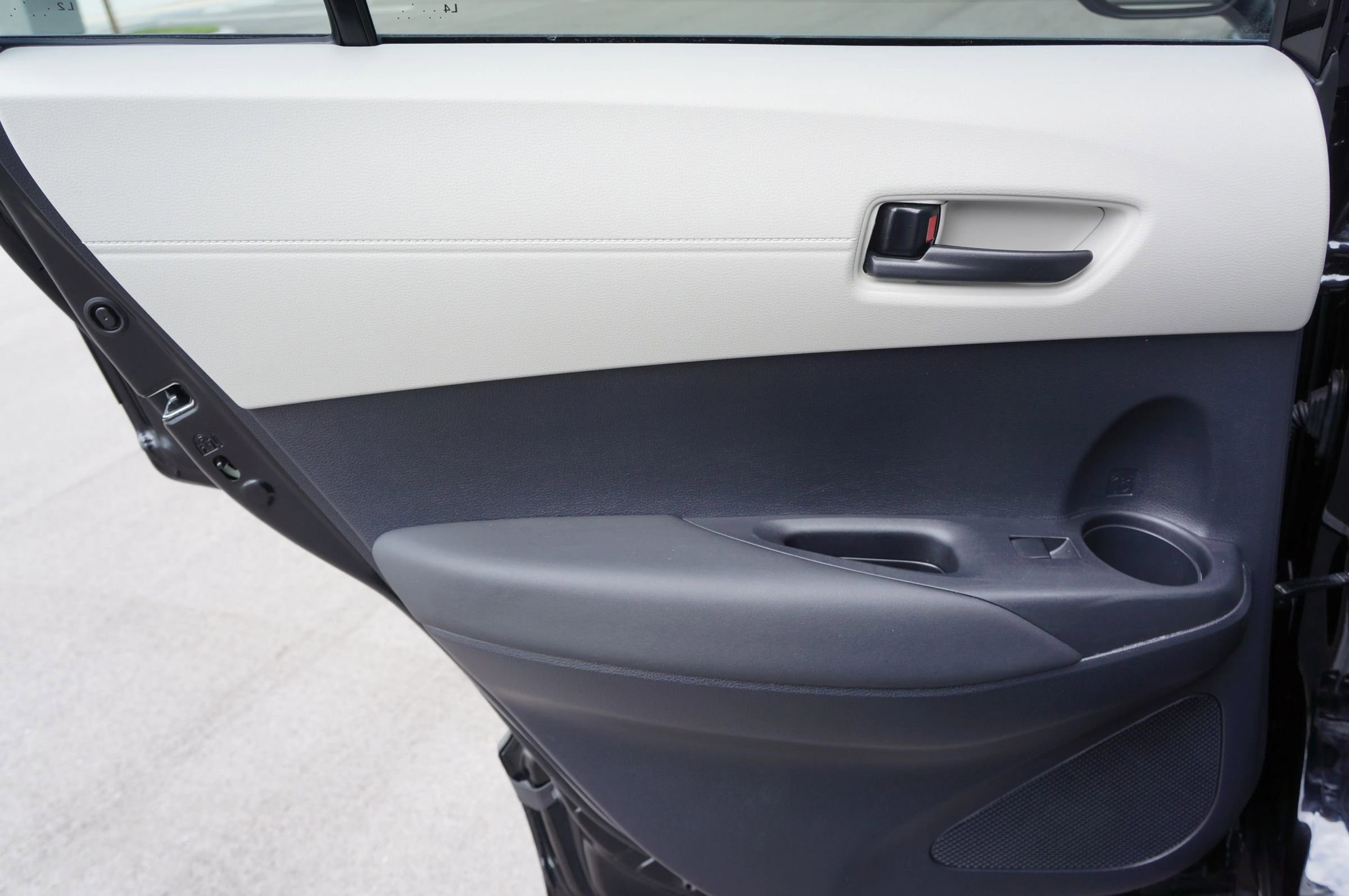 Used 2025 Toyota Corolla Cross LE image 30