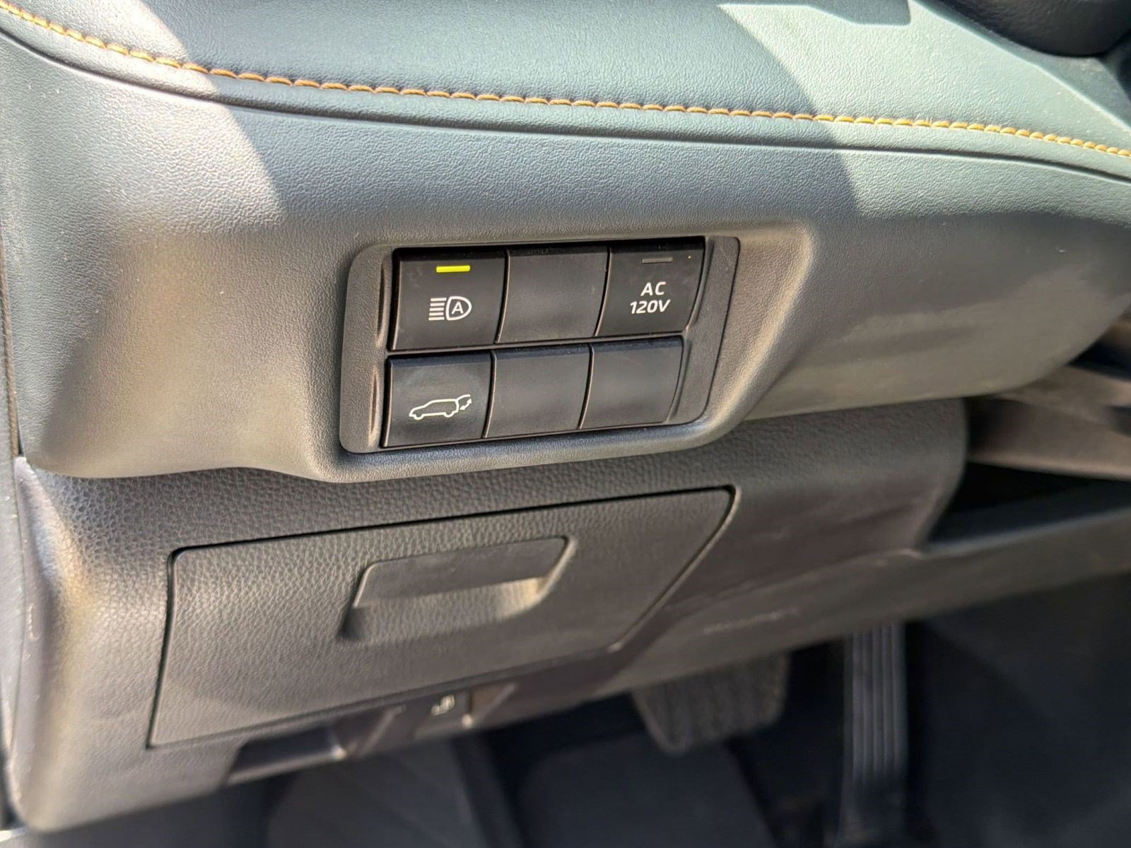 Used 2023 Toyota Highlander Bronze Edition FWD image 19