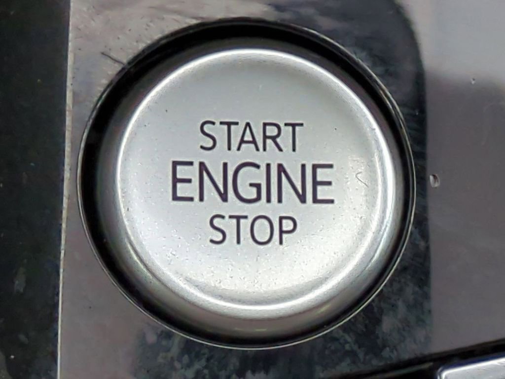 Used 2024 Volkswagen Taos SE image 29