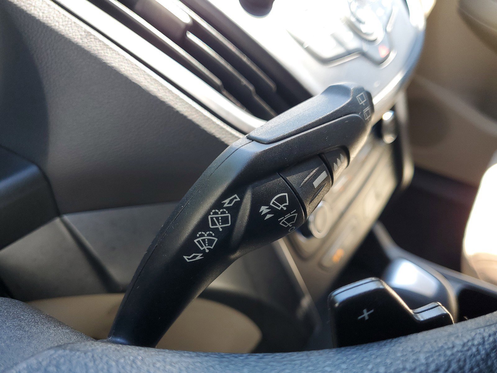 Used 2017 Ford Escape SE image 26