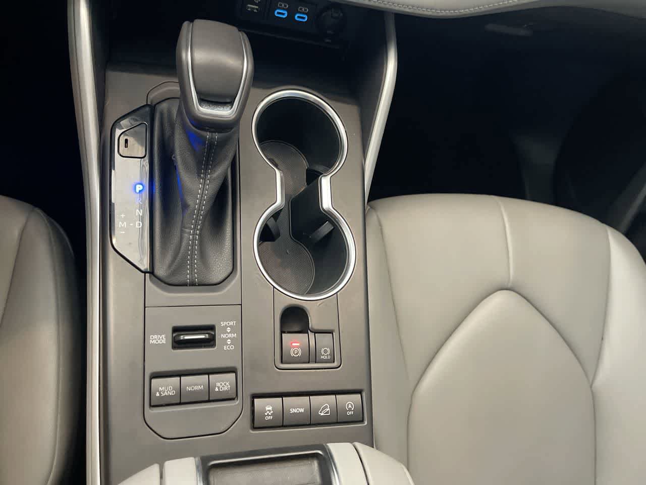 Used 2022 Toyota Highlander XLE AWD/4WD image 20