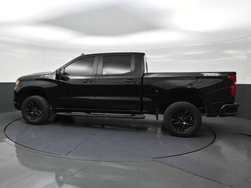 Used 2024 Chevrolet Silverado 1500 LT Trail Boss w/ Convenience Package II AWD/4WD image 2