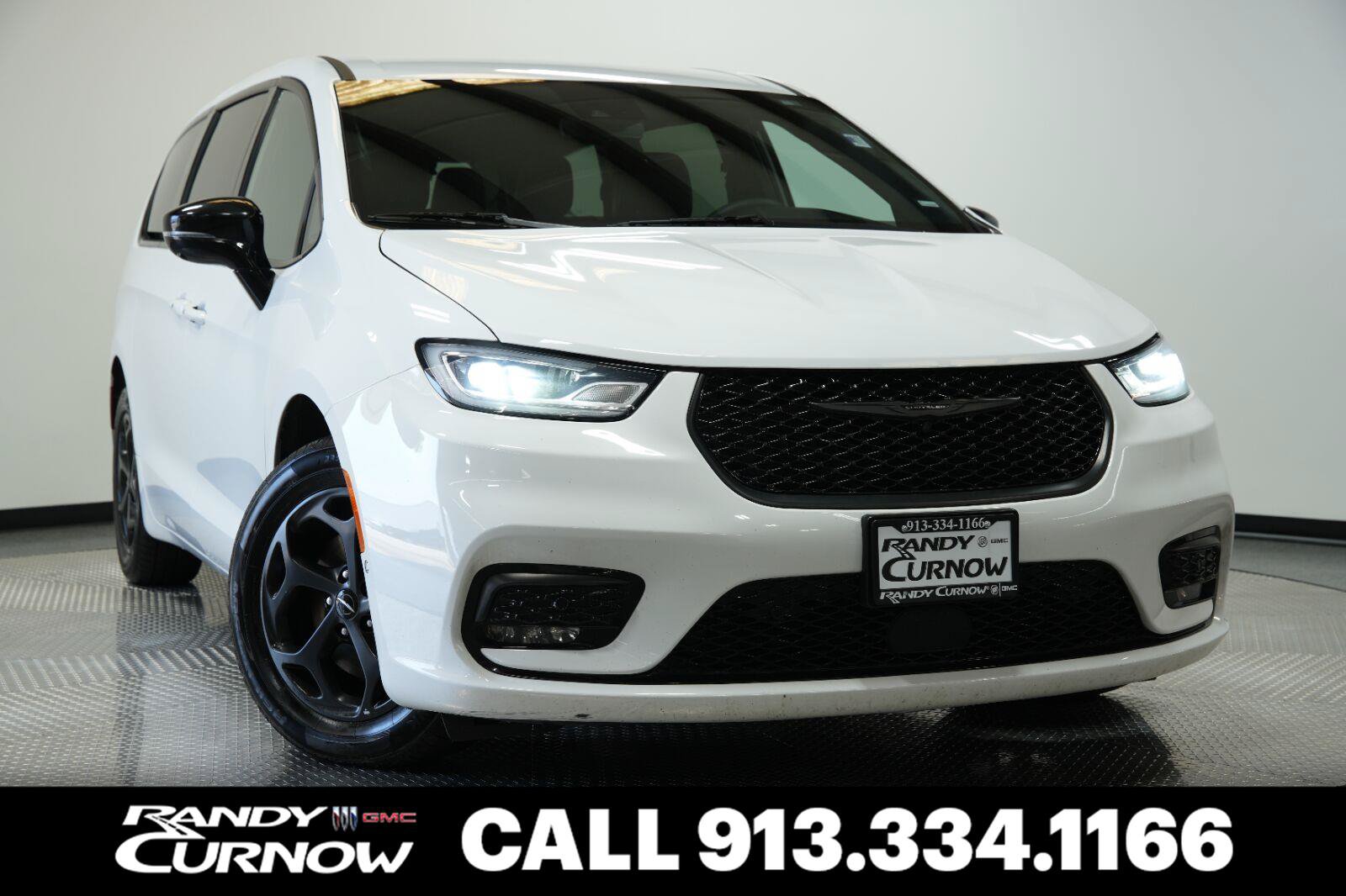 Used 2024 Chrysler Pacifica Limited FWD image 1