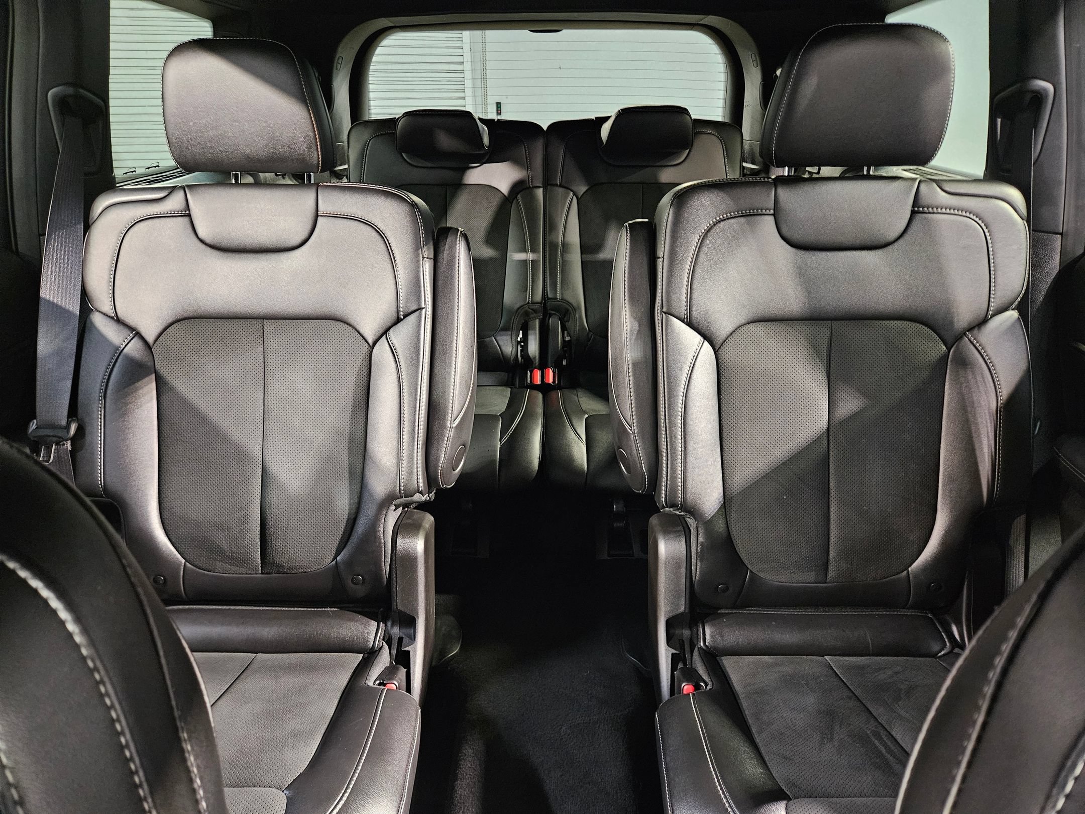 Used 2025 Jeep Grand Cherokee L Laredo RWD image 13