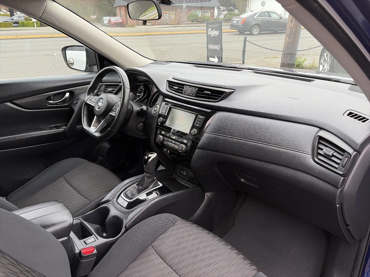 Used 2018 Nissan Rogue SV image 19