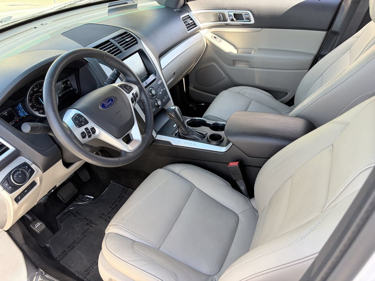 Used 2015 Ford Explorer XLT w/ Equipment Group 202A FWD image 18