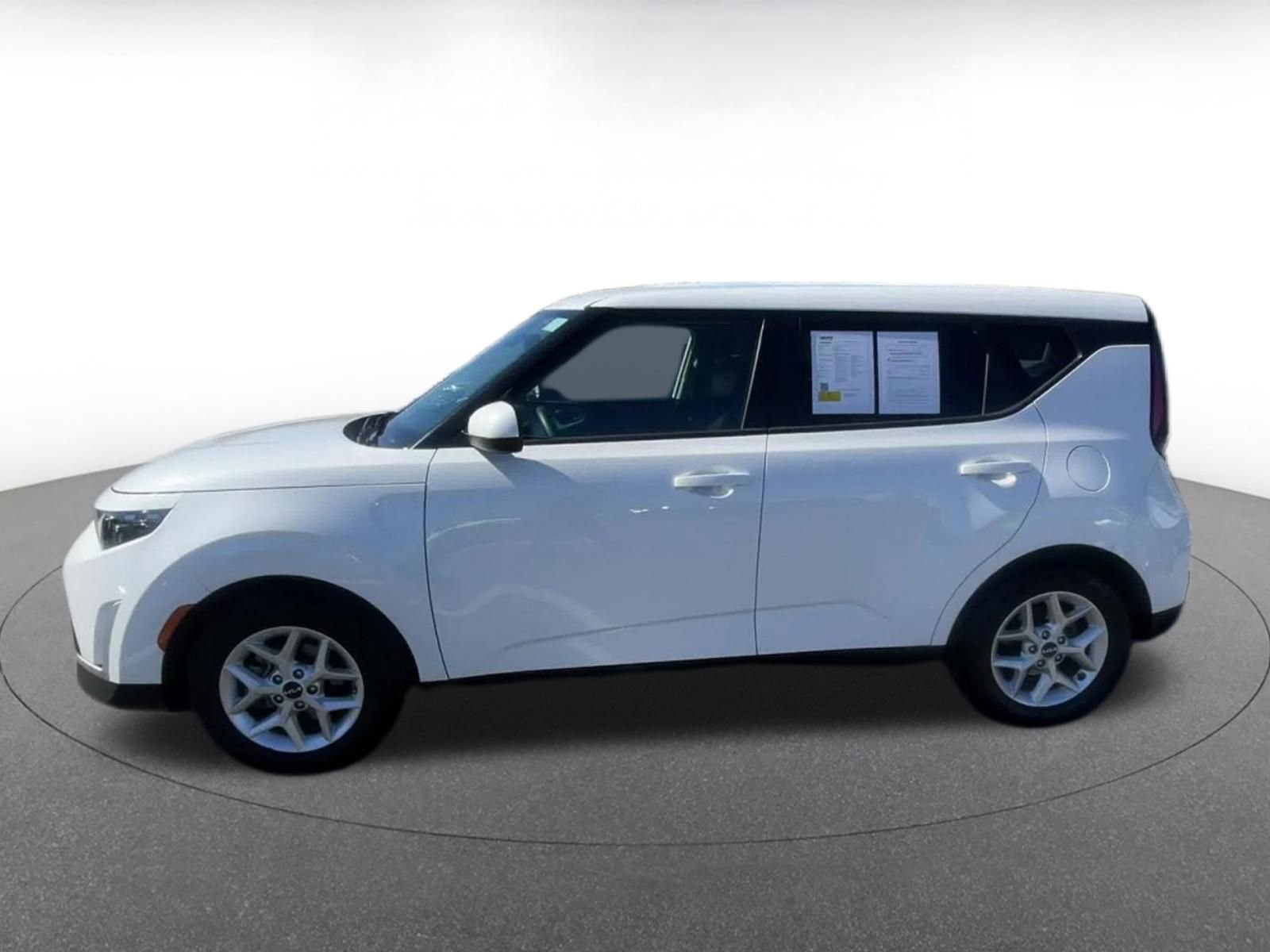 Used 2025 Kia Soul LX w/ LX Technology Package image 9