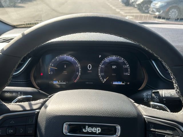 Used 2025 Jeep Grand Cherokee Altitude image 25
