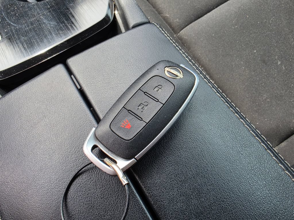 Used 2024 Nissan Rogue S FWD image 10