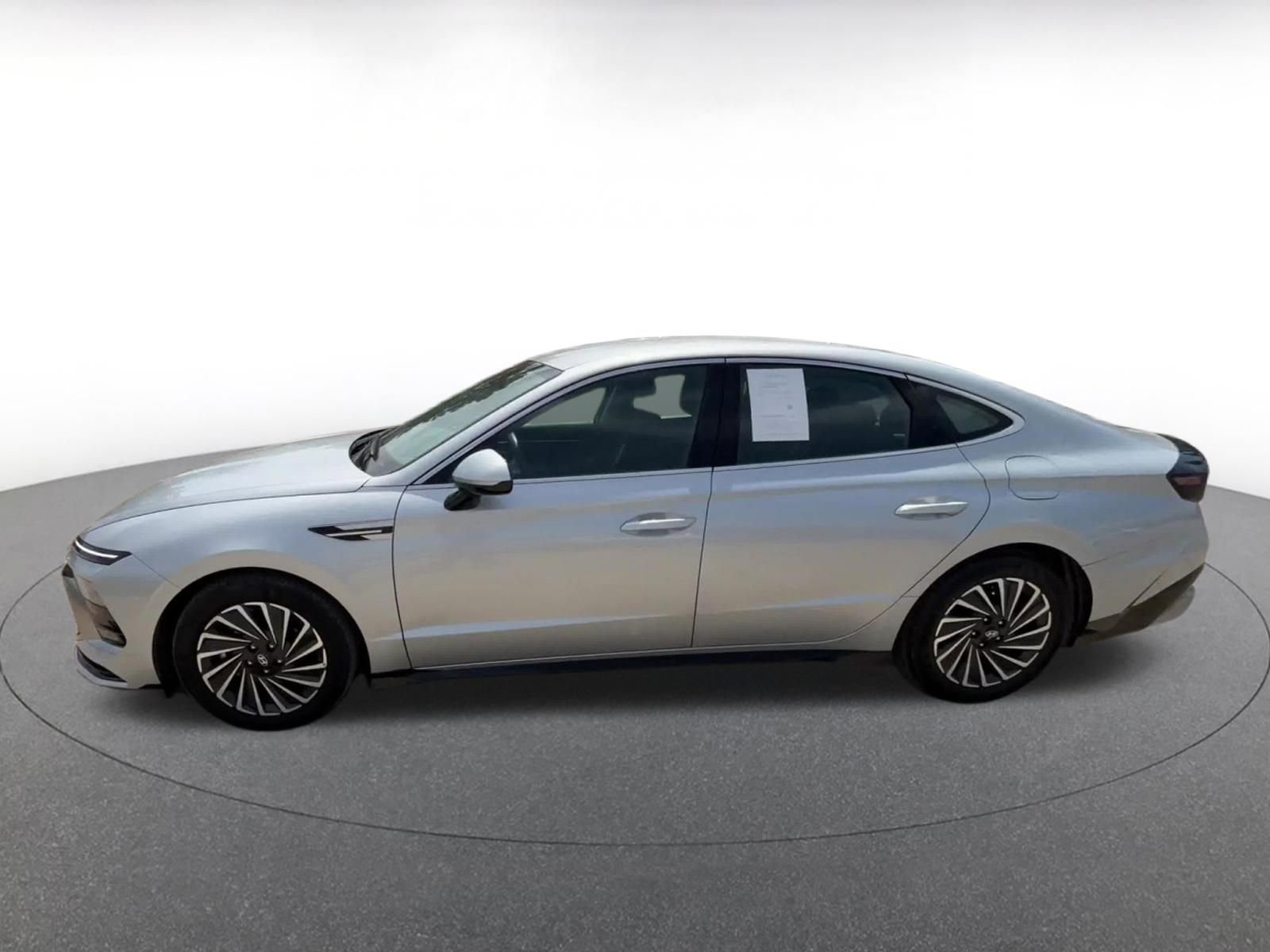 Used 2025 Hyundai Sonata SEL FWD image 9