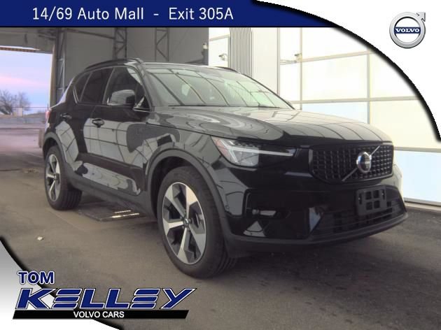 Used 2025 Volvo XC40 B5 Plus AWD/4WD image 1