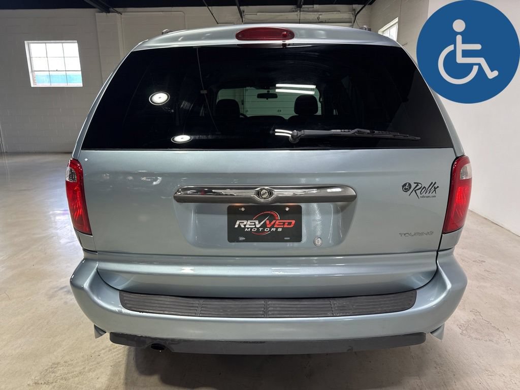 Used 2005 Chrysler Town & Country Touring w/ Leather Interior Group FWD image 6
