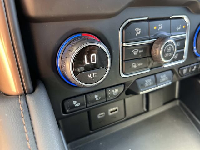 Used 2024 Chevrolet Tahoe High Country w/ Advanced Technology Package AWD/4WD image 35