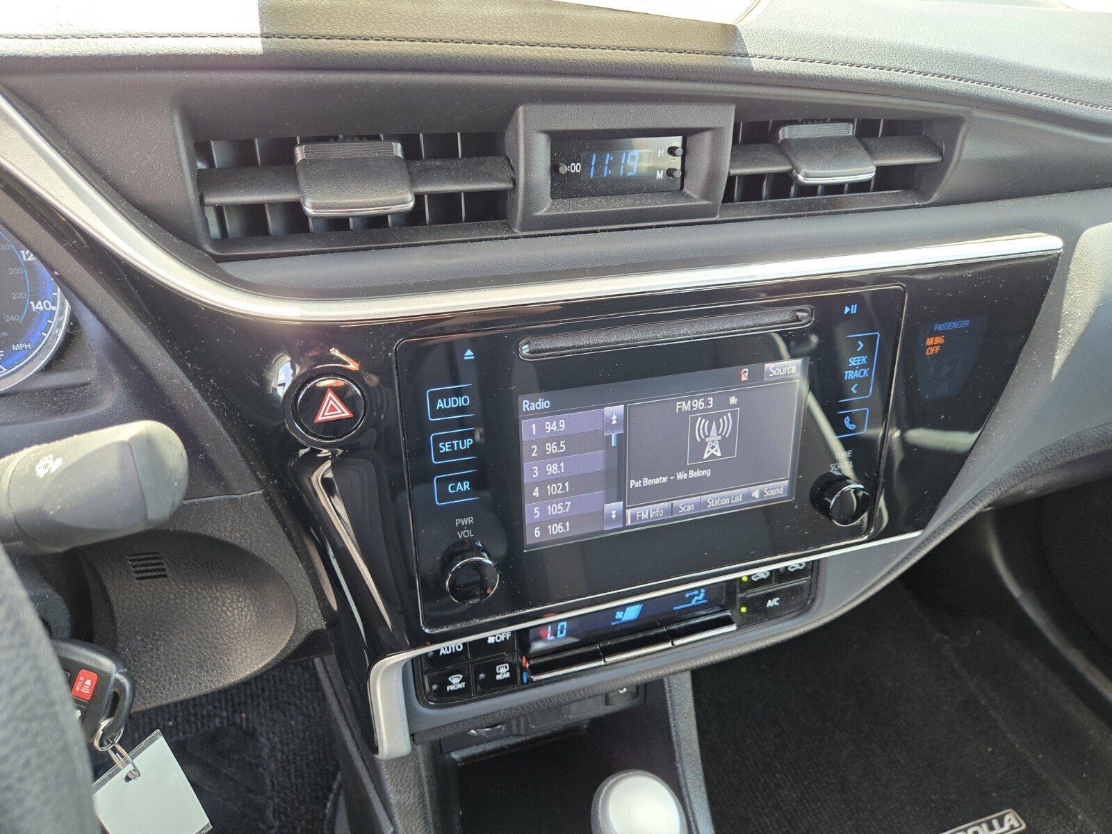 Used 2018 Toyota Corolla LE w/ Carpet Mat Package (TMS) FWD image 17
