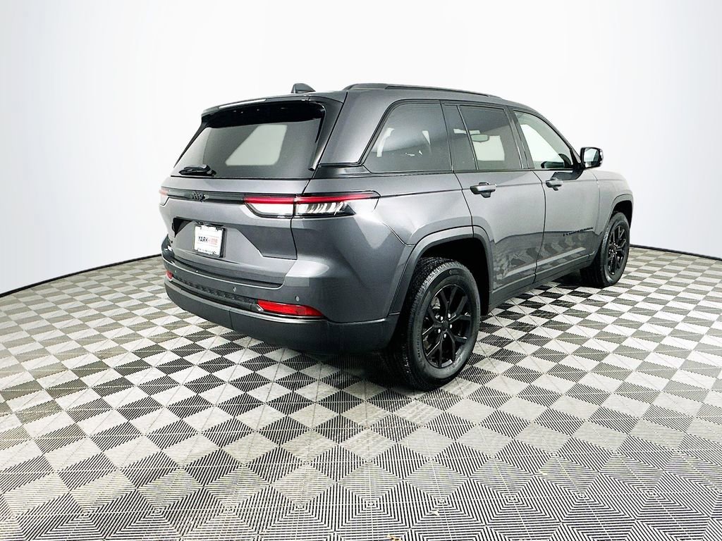 Certified 2024 Jeep Grand Cherokee Altitude image 12