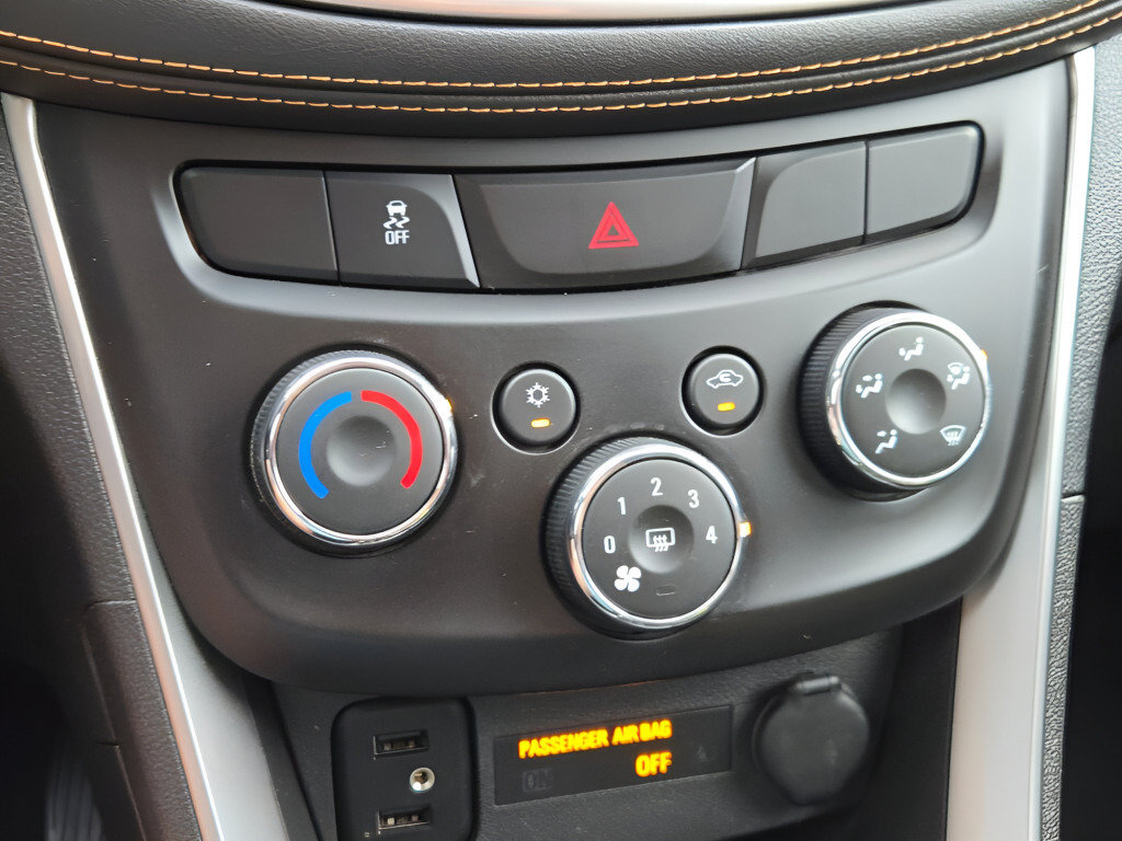 Certified 2019 Chevrolet Trax LT w/ LT Convenience Package FWD image 29