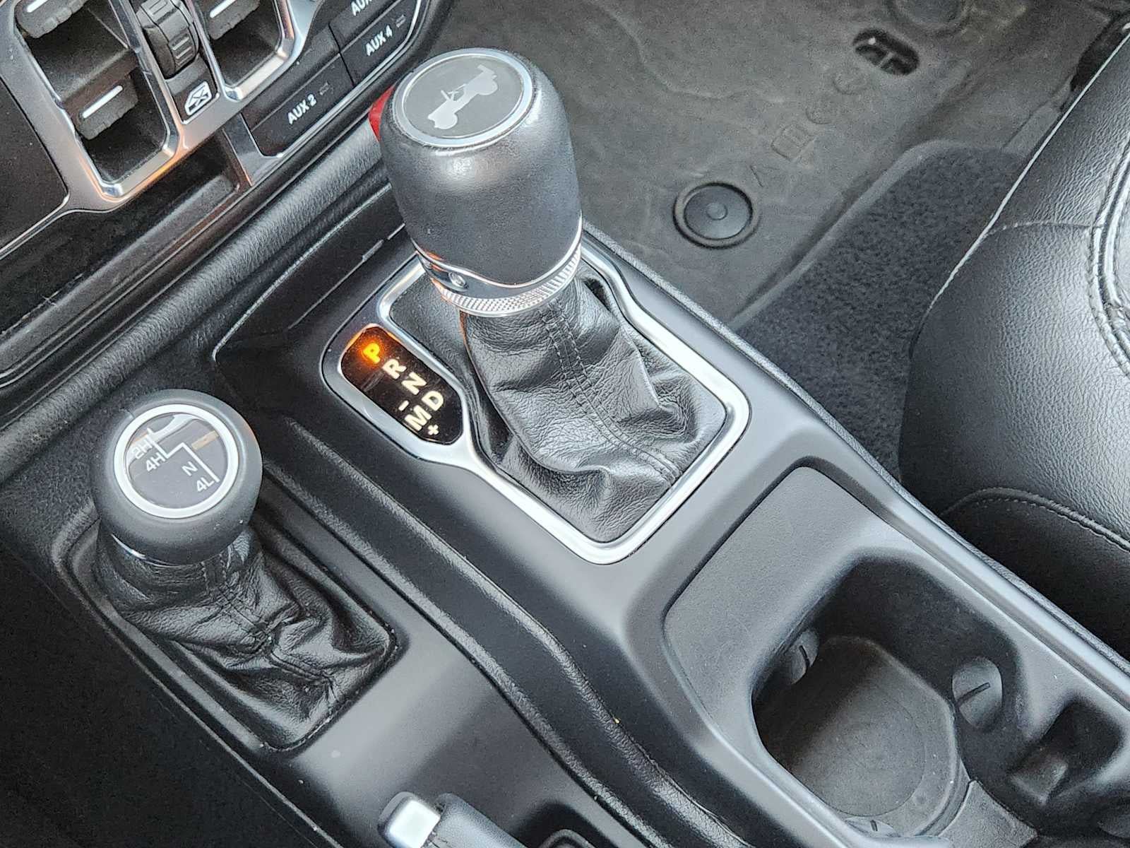 Used 2023 Jeep Wrangler Unlimited Sahara AWD/4WD image 23