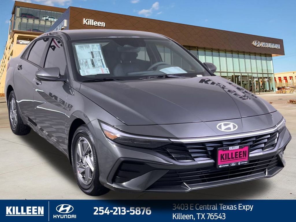 Used 2025 Hyundai Elantra SE FWD image 11