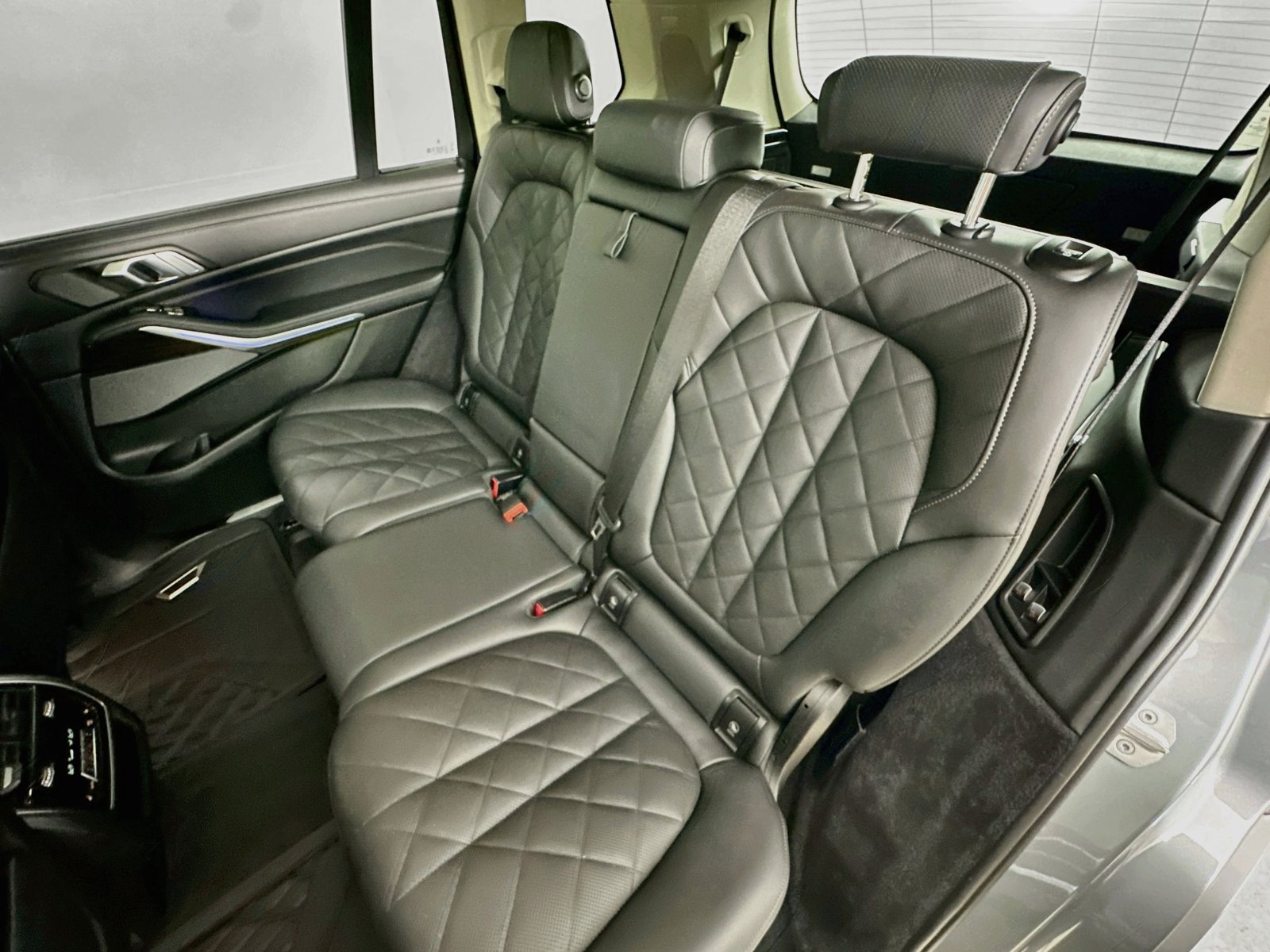 Used 2024 BMW X7 xDrive40i w/ Premium Package AWD/4WD image 35