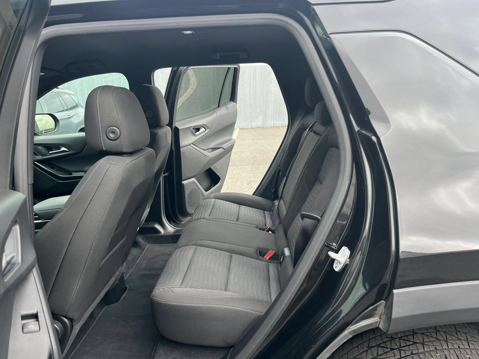 Used 2025 Chevrolet Equinox LT FWD image 26