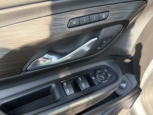 Used 2023 GMC Terrain SLT AWD/4WD image 18