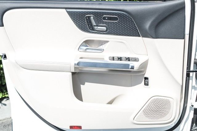 New 2025 Mercedes-Benz GLB 250 4MATIC image 23
