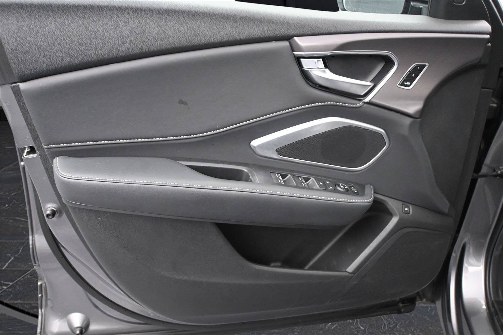 Used 2025 Acura RDX SH-AWD image 10