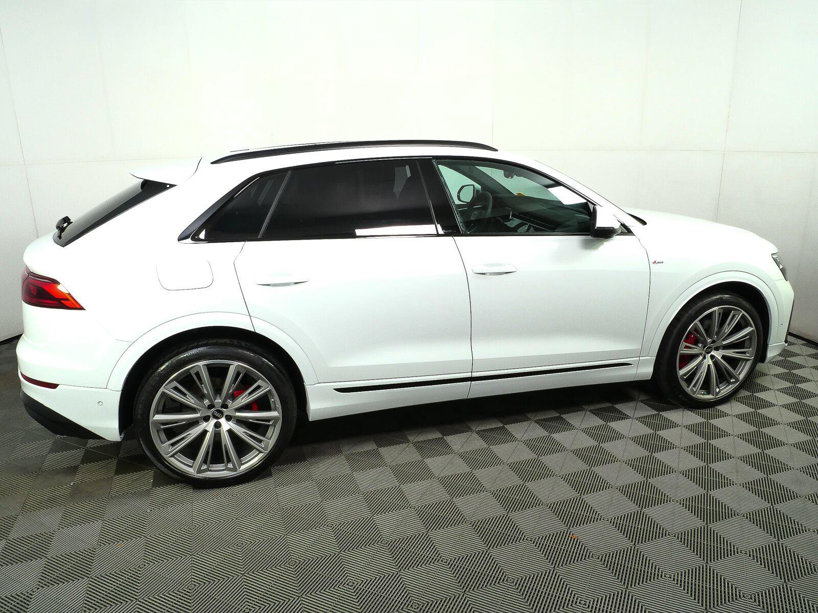New 2027 Audi Q8 Prestige AWD/4WD image 2