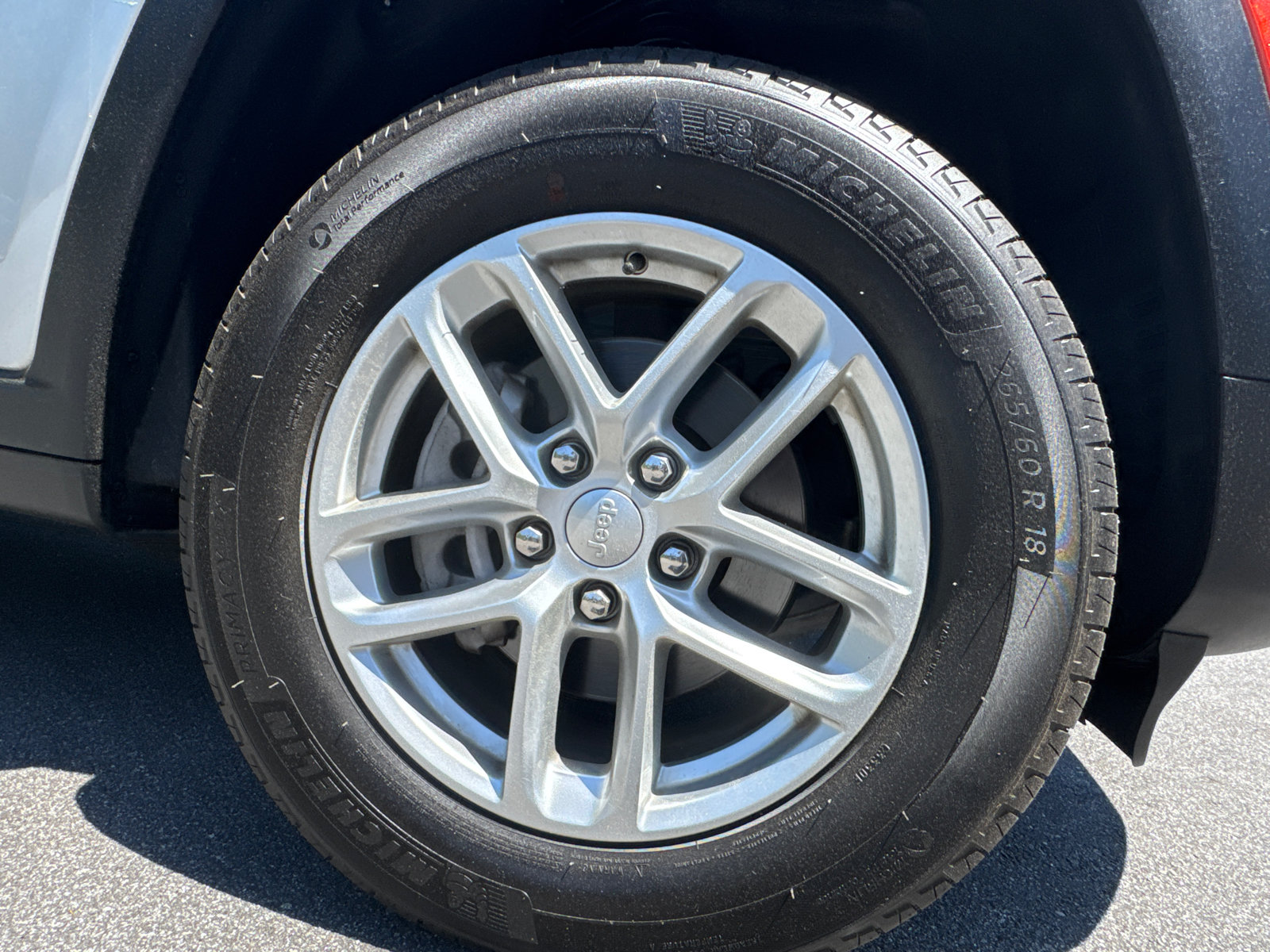 Used 2025 Jeep Grand Cherokee Laredo X RWD image 15