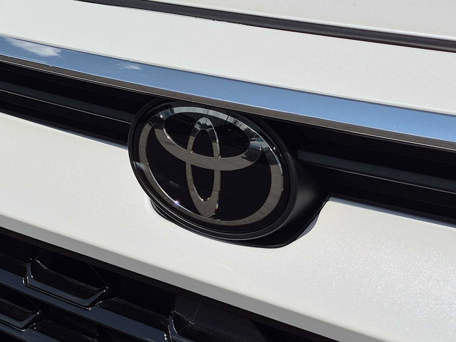 Used 2025 Toyota Grand Highlander AWD image 12