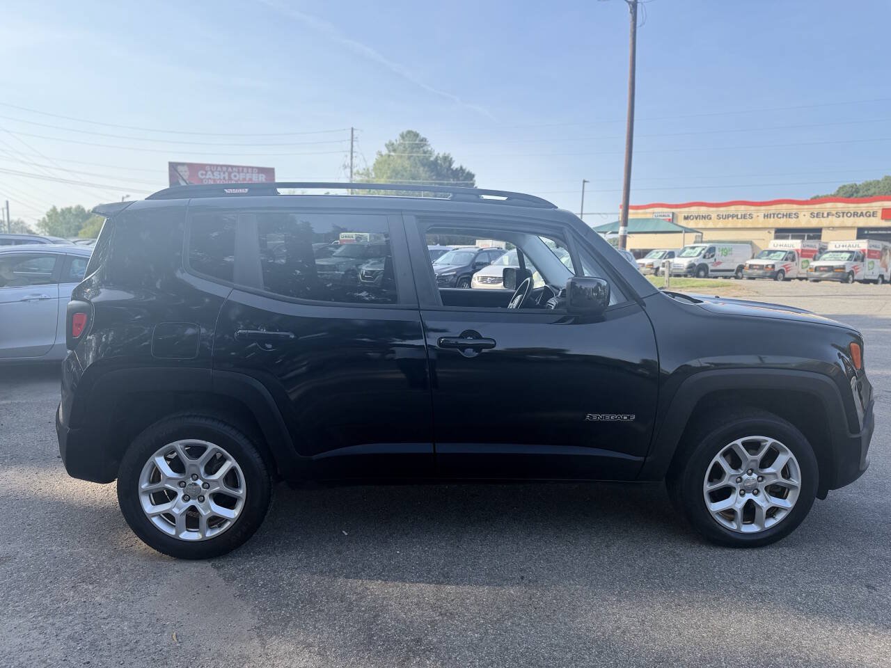 Used 2017 Jeep Renegade Latitude AWD/4WD image 4