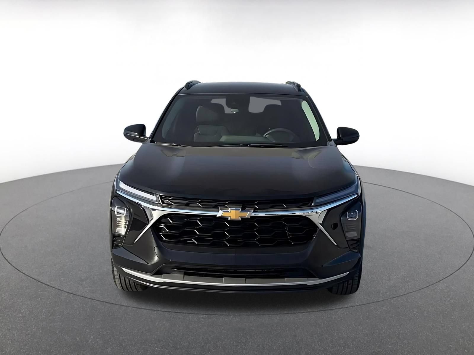 Used 2025 Chevrolet Trax LT FWD image 4