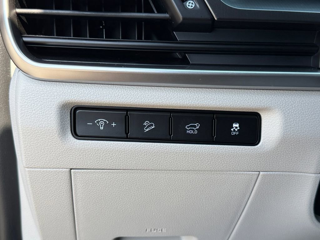 Used 2025 Kia Telluride S FWD image 31