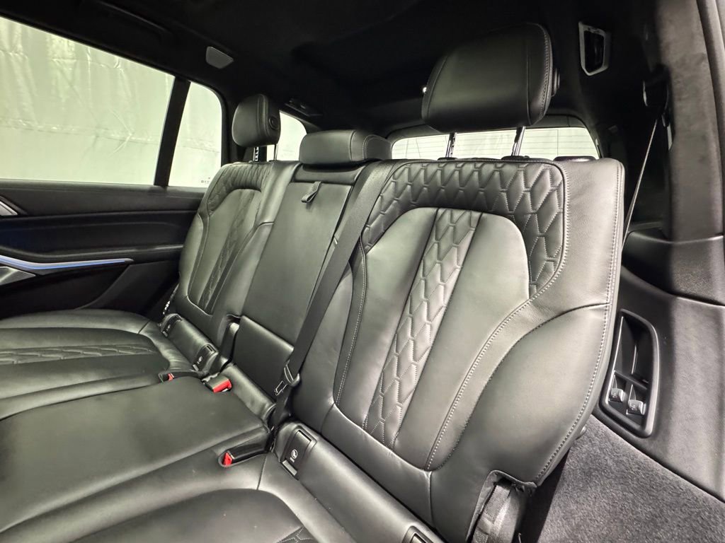 Used 2025 BMW X7 M60i image 26