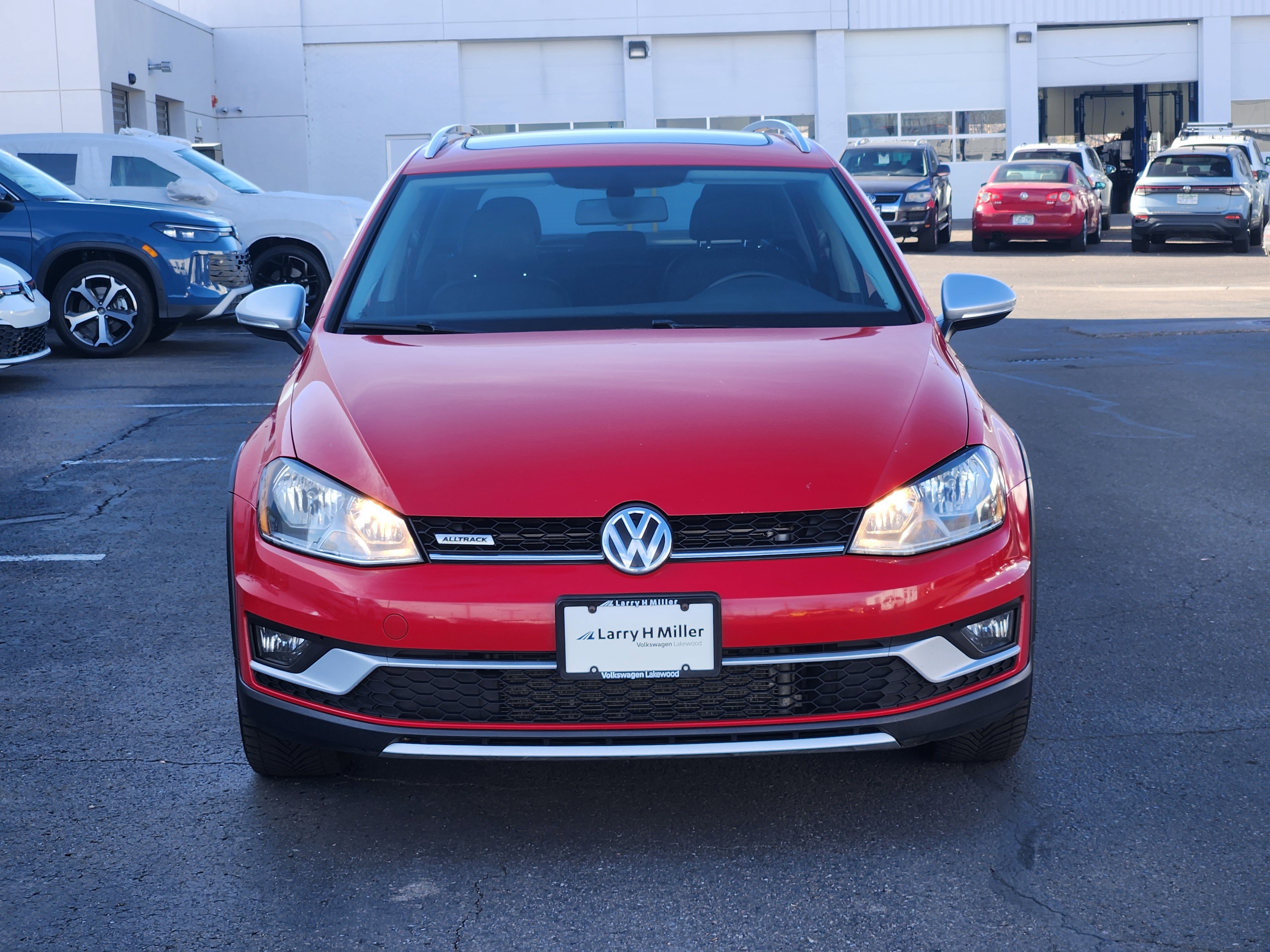 Used 2017 Volkswagen Golf Alltrack S image 9