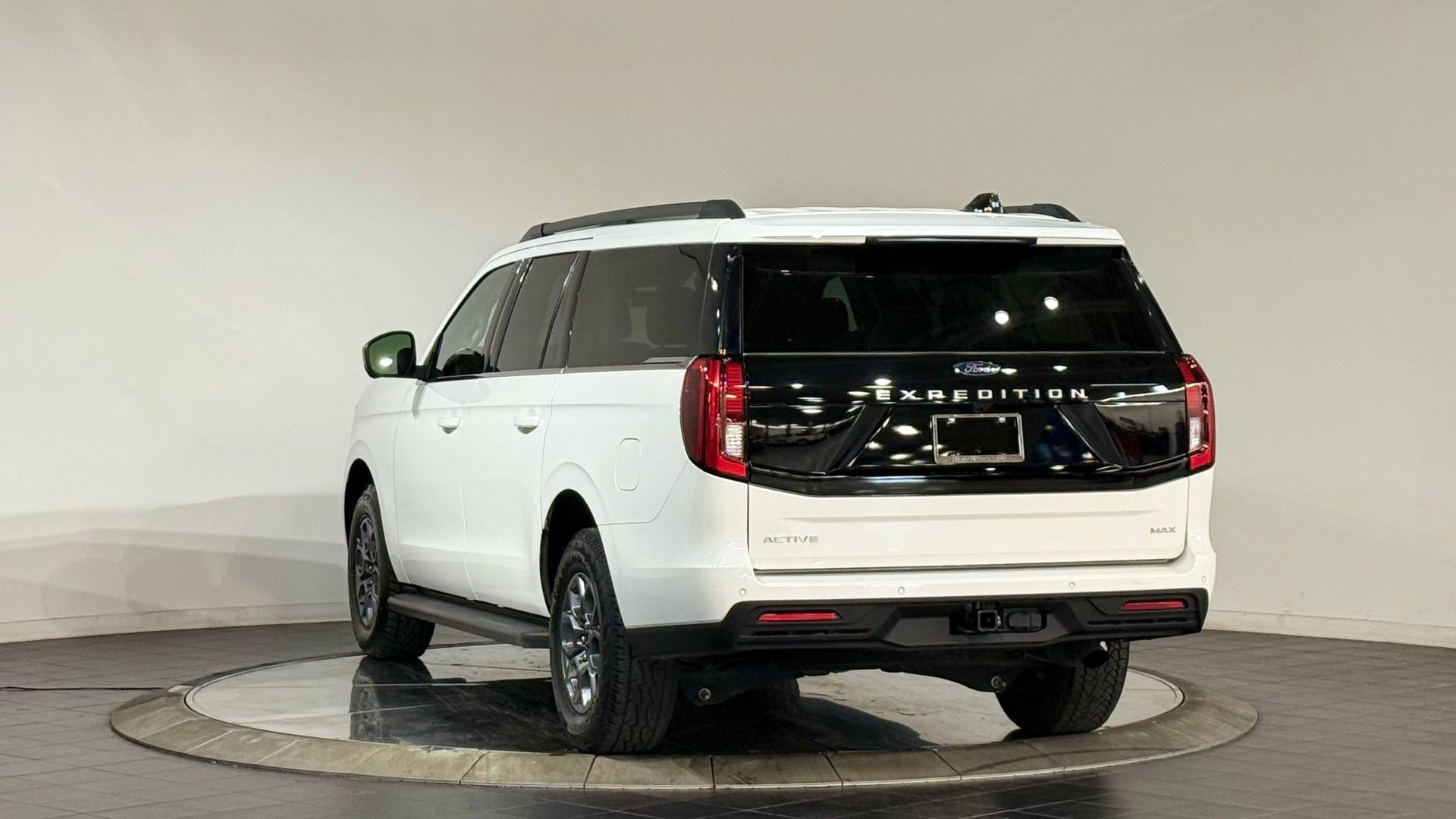 Used 2025 Ford Expedition Max Active AWD/4WD image 7