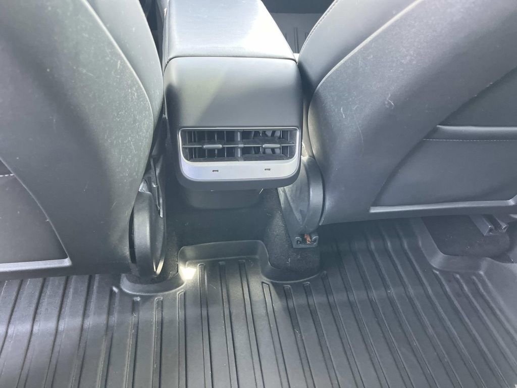Used 2021 Tesla Model Y Long Range image 16