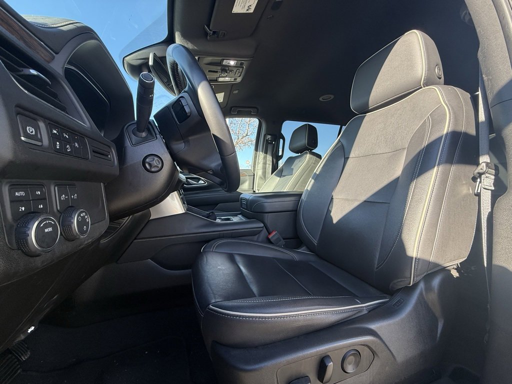 Used 2023 Chevrolet Suburban Premier image 10